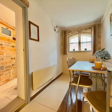 Hangulat Apartment *